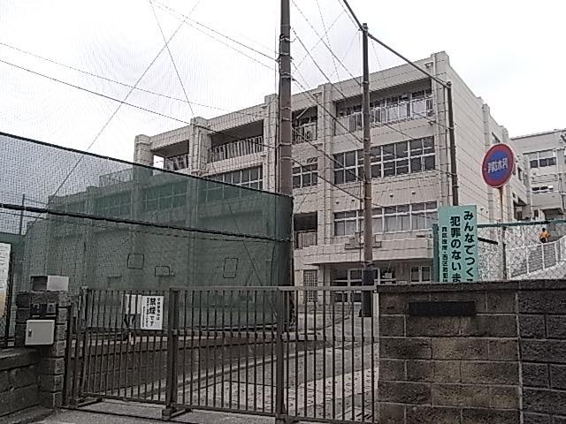 Primary school. About 500m to 505m elementary school to Yokohama Municipal Tokadai Elementary School