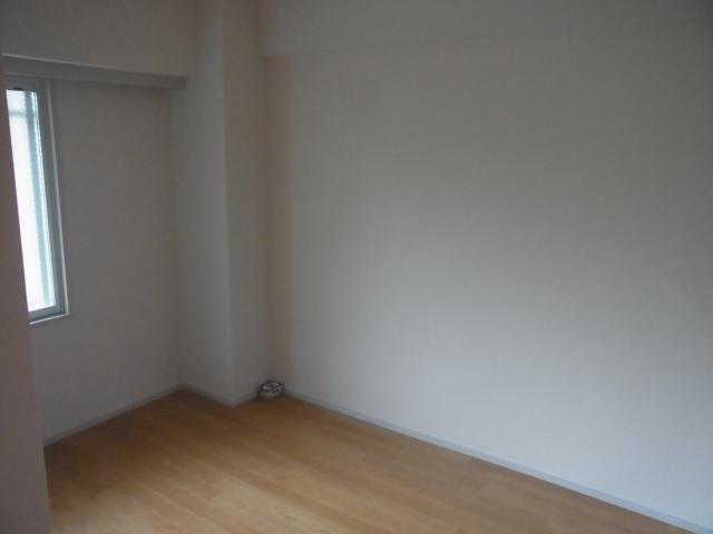 Non-living room. Flooring also exchange all MuroCho, Clean and it feels good