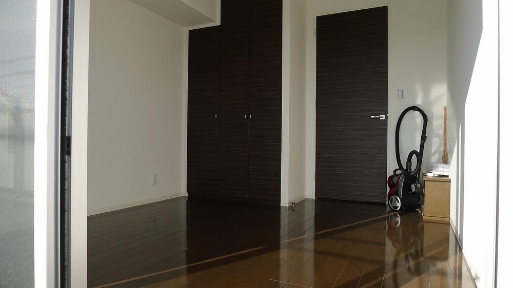 Non-living room. With a system housed Western-style 2