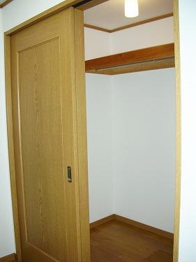 Receipt. There is a large storage on the first floor. This is useful with lighting.