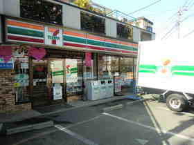 Convenience store. 300m to Seven-Eleven (convenience store)