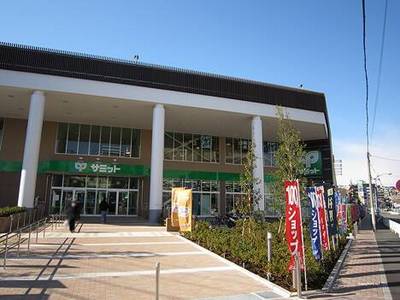 Supermarket. 500m to Summit Yokohama Okano store (Super)
