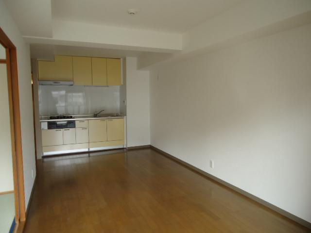 Living. Local (11 May 2013) Shooting