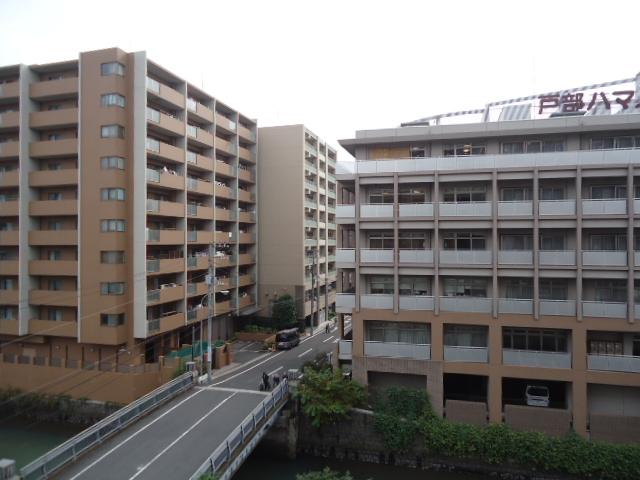 View photos from the dwelling unit. Local (11 May 2013) Shooting