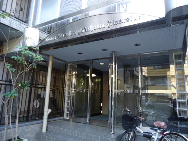 Entrance. Common areas