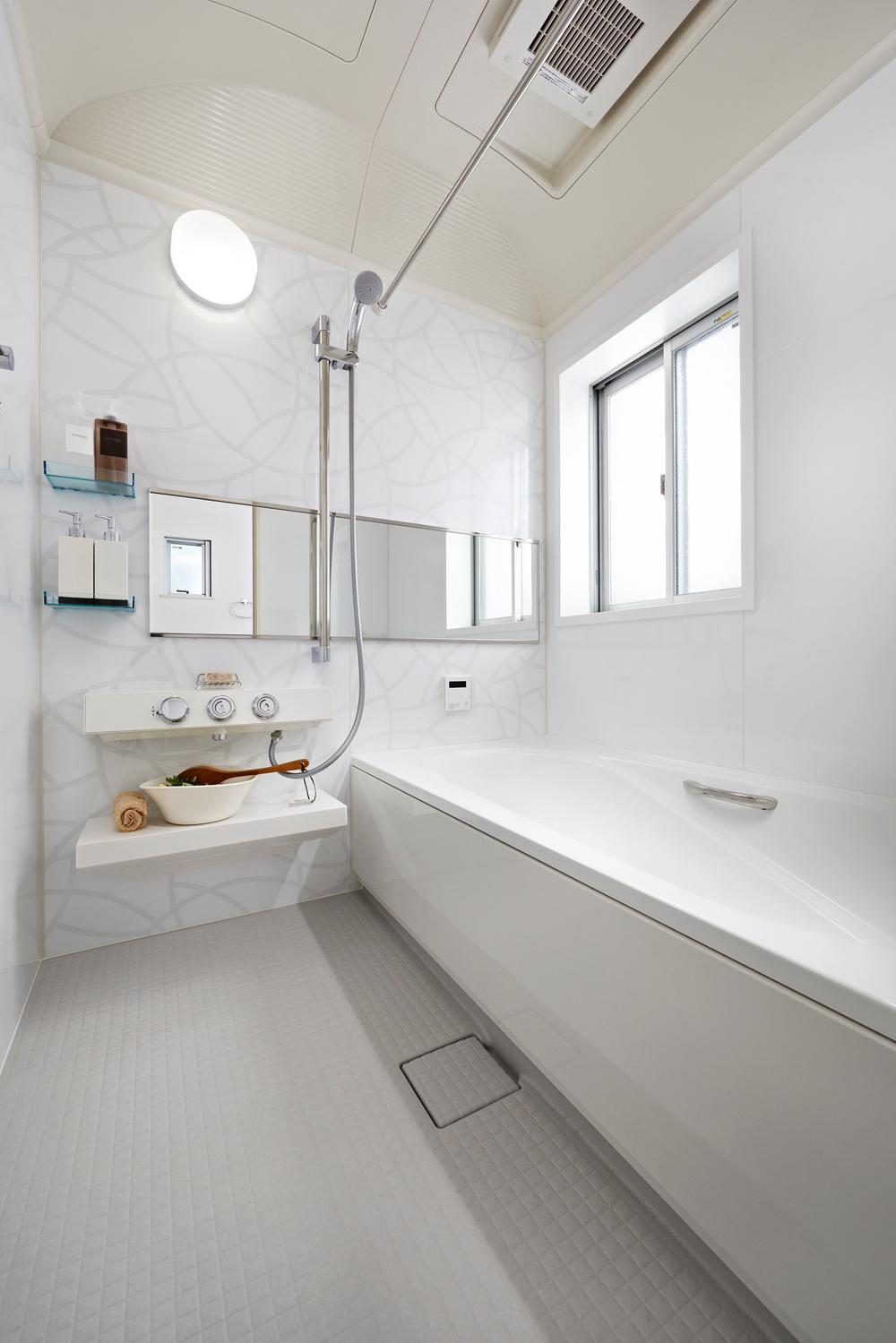Bathroom. Please heal the bright and clean and spacious body and mind tired in the bathroom. Stretched leisurely limbs, The temporary relaxation. Thermos bathtub, Kururin poi, Push faucet, Ventilation drying heater, etc., A variety of equipment is standard in pursuit of comfort.
