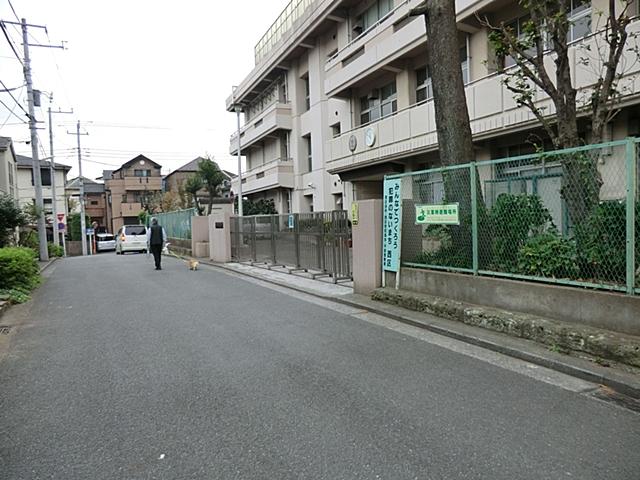 Junior high school. 614m to Yokohama City Tatsunishi junior high school