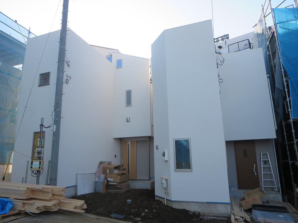 Local appearance photo. Design house !! that was the white tones Although the whole are summarized in the white, Accented by changing the color only around the entrance ◎