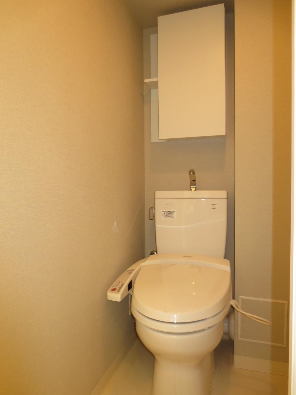 Toilet. Indoor (12 May 2013) Shooting