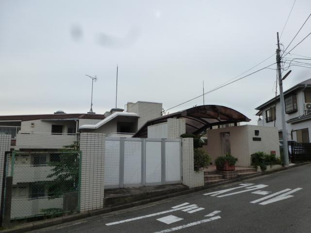 Local appearance photo. Local (11 May 2013) Shooting