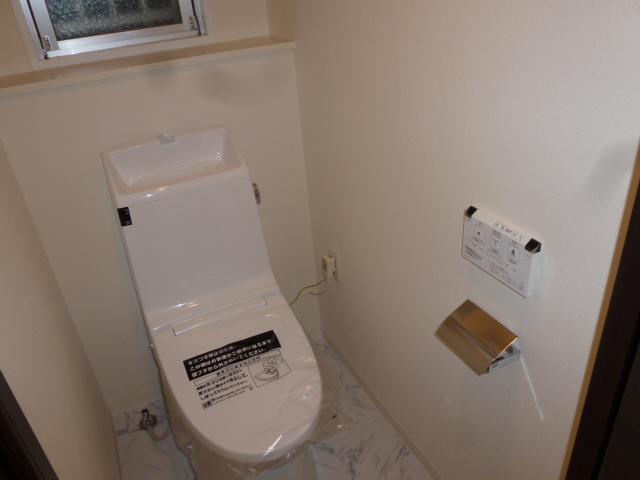 Toilet. Indoor (11 May 2013) Shooting