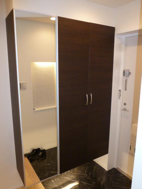 Entrance. Shoes closet (November 2013) Shooting