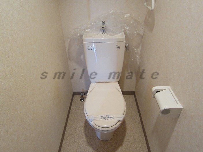 Toilet. Property photo number posted on the property brokerage fees our HP if our