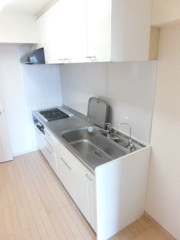 Kitchen. 3-neck with stove grill