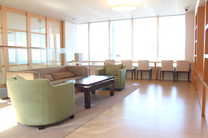 Other common areas. Lounge hall on the second floor. Flowers bloom space is to talk with mom friends.