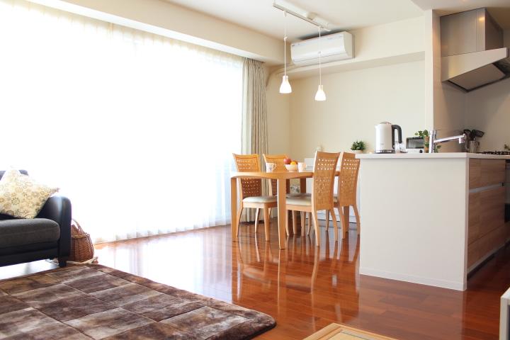 Living. About 11.8 tatami living dining. The flooring has been the construction of the UV floor coating of 25-year warranty. Pay attention to the floor of the shine! (November 2013) Shooting