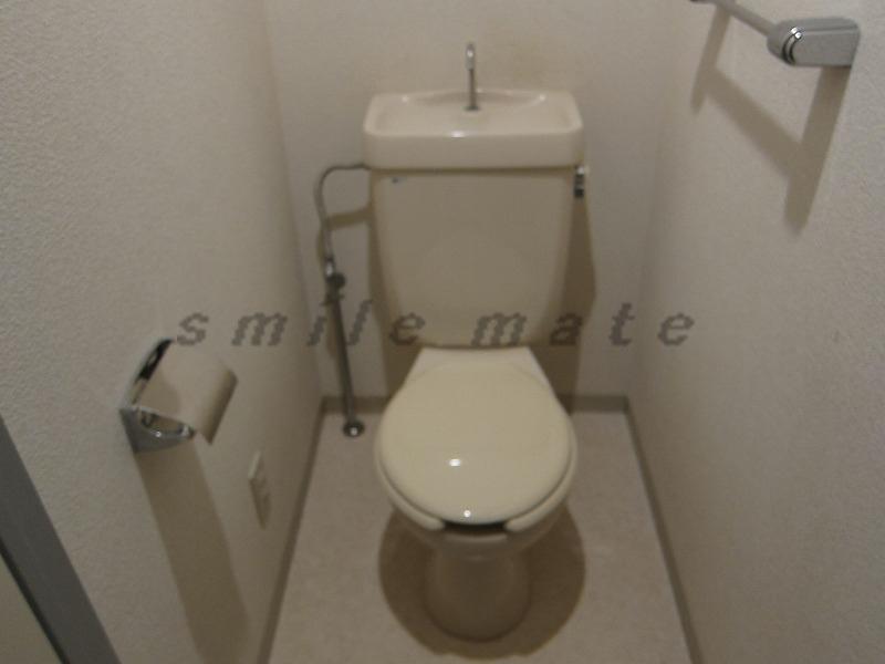 Toilet. Property photo number posted on the property brokerage fees our HP if our
