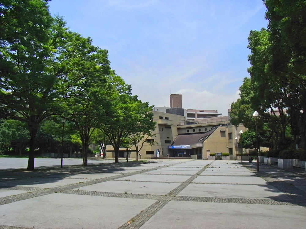 park. It is also recommended in the 570m walk to Central Park Sawatari. 