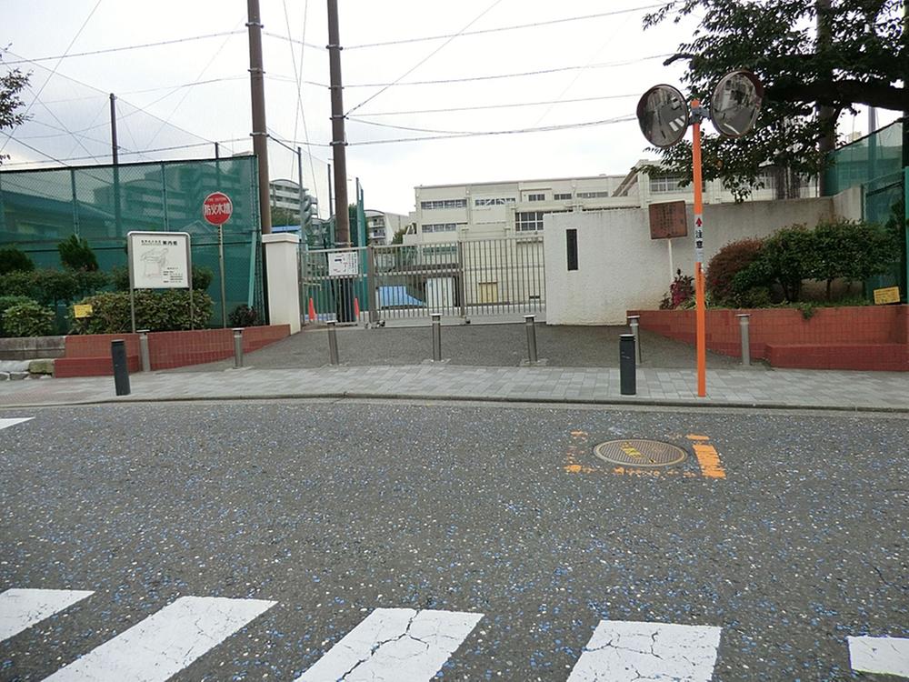 Primary school. It is recommended for people who think of the newly built single-family in the 450m Tokadai elementary school to Yokohama Municipal Tokadai Elementary School! It is 450m