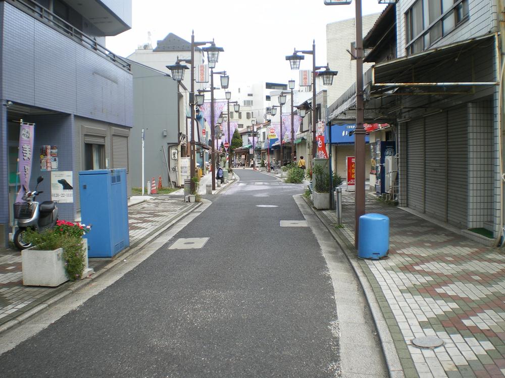 Local photos, including front road. Local front road