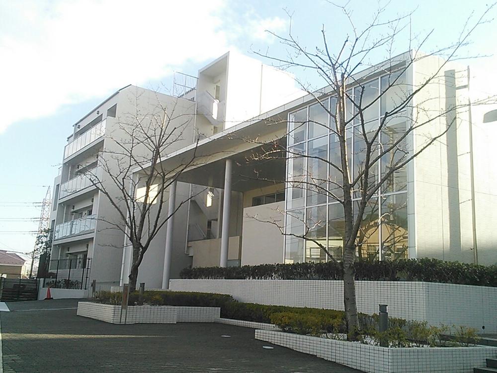 Local appearance photo. It is a used apartment with concierge