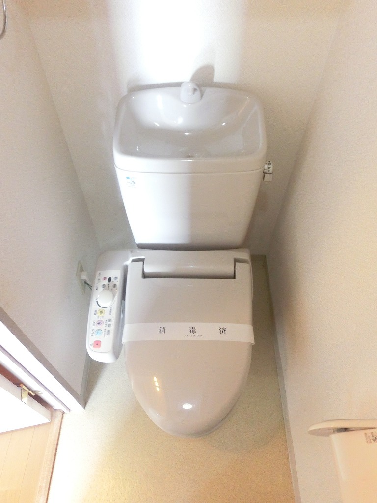 Toilet. Toilet with a heated cleaning function