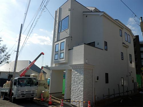 Local land photo. Exterior Photos   Local appearance Designer house. Parking spaces have on the first floor. It is also safe in the direction of car retention