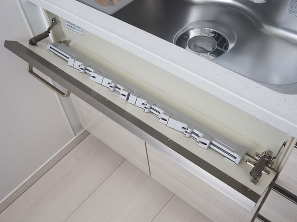 Kitchen.  [Sink before kitchen knife feed] To sink the front part, Installing the housing that kitchen knife can be clean and organize. In accordance with the dominant hand it is possible to change the knife of the storage direction.