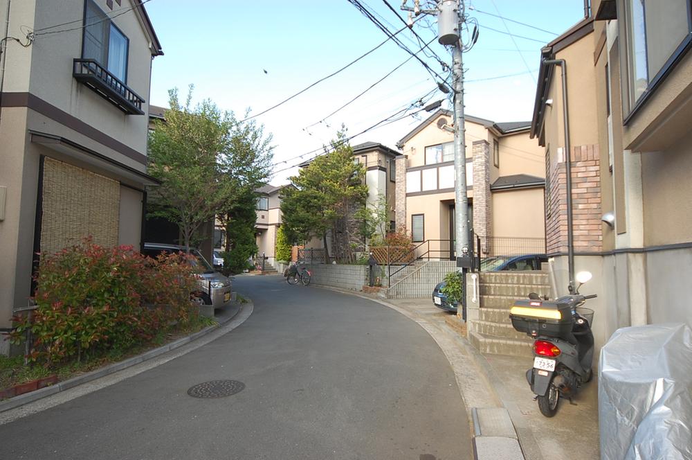 Sale already cityscape photo. There is a feeling of opening to the houses is not away, New Town reminiscent the old subdivision. 