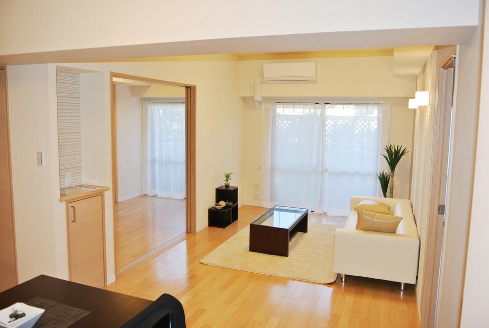 Living. Local (11 May 2013) Shooting