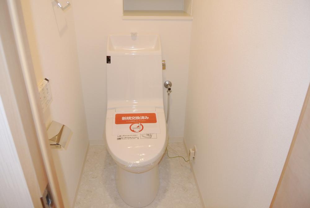 Toilet. Local (11 May 2013) Shooting