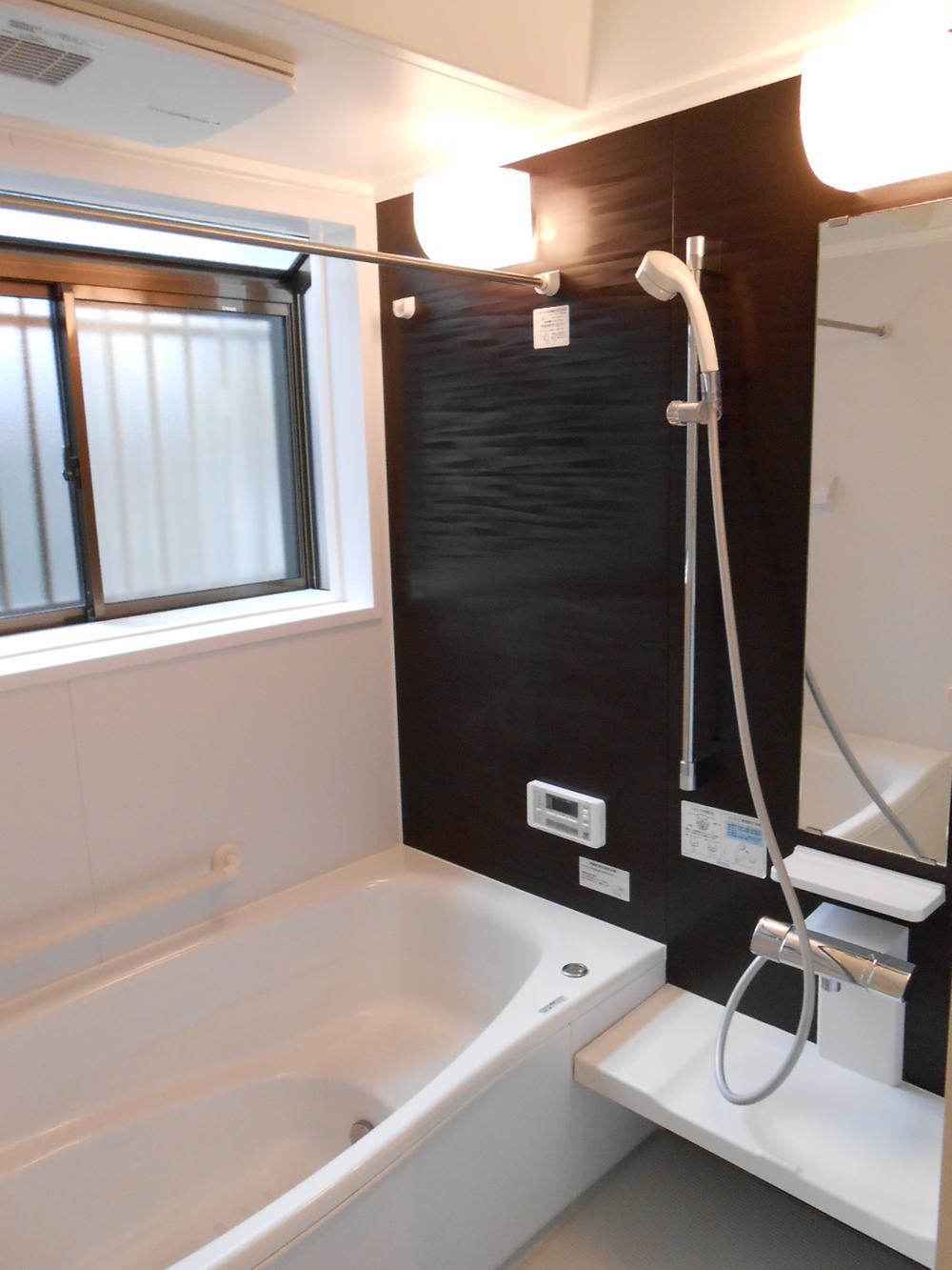 Bathroom. Adopt the latest unit bus with a bathroom ventilation dryer. 