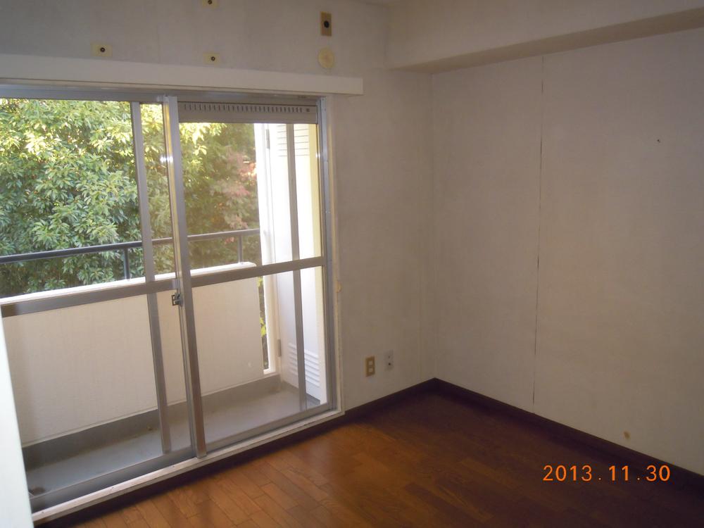 Non-living room. Indoor (11 May 2013) Shooting