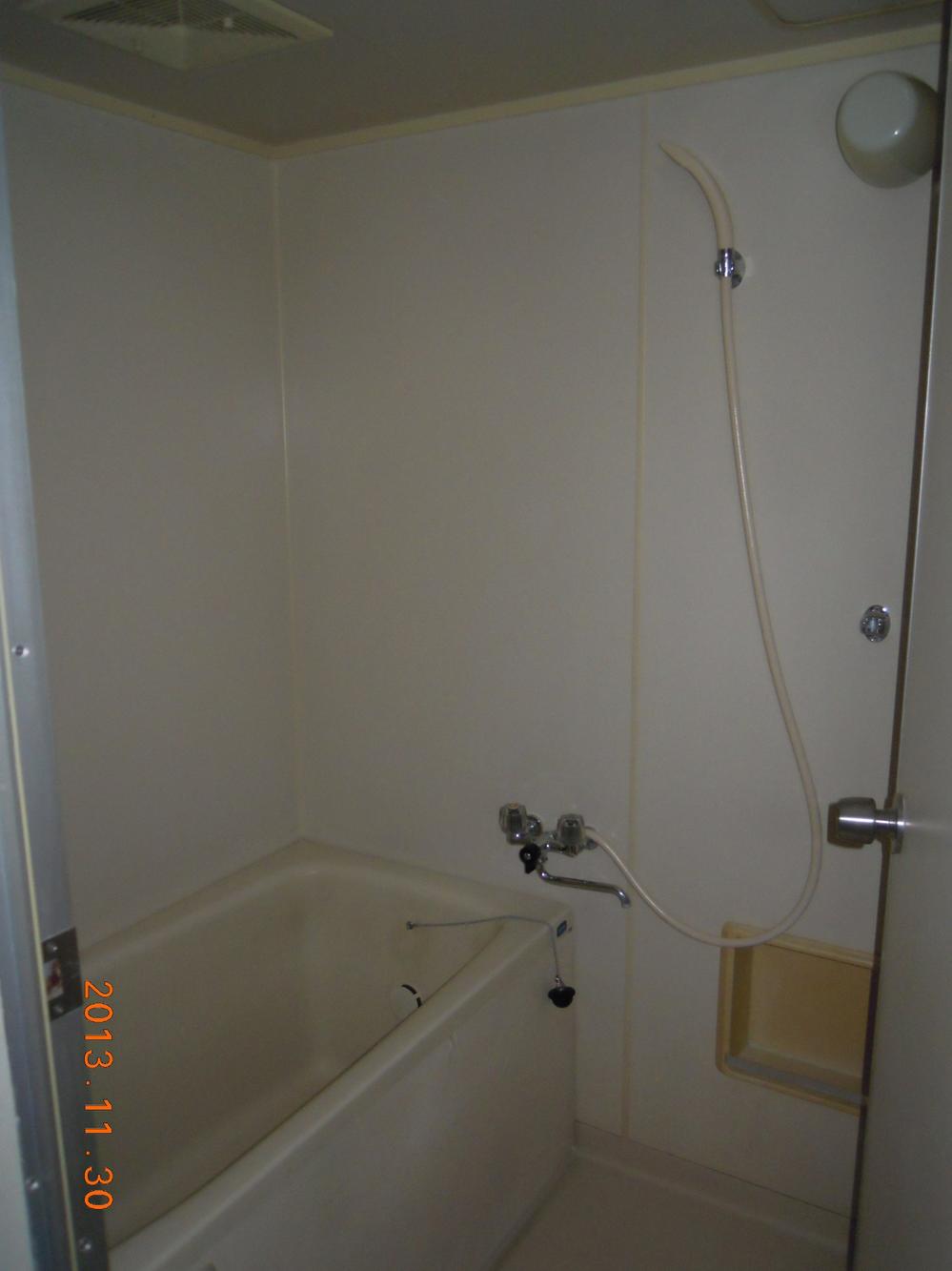 Bathroom. Indoor (12 May 2013) Shooting