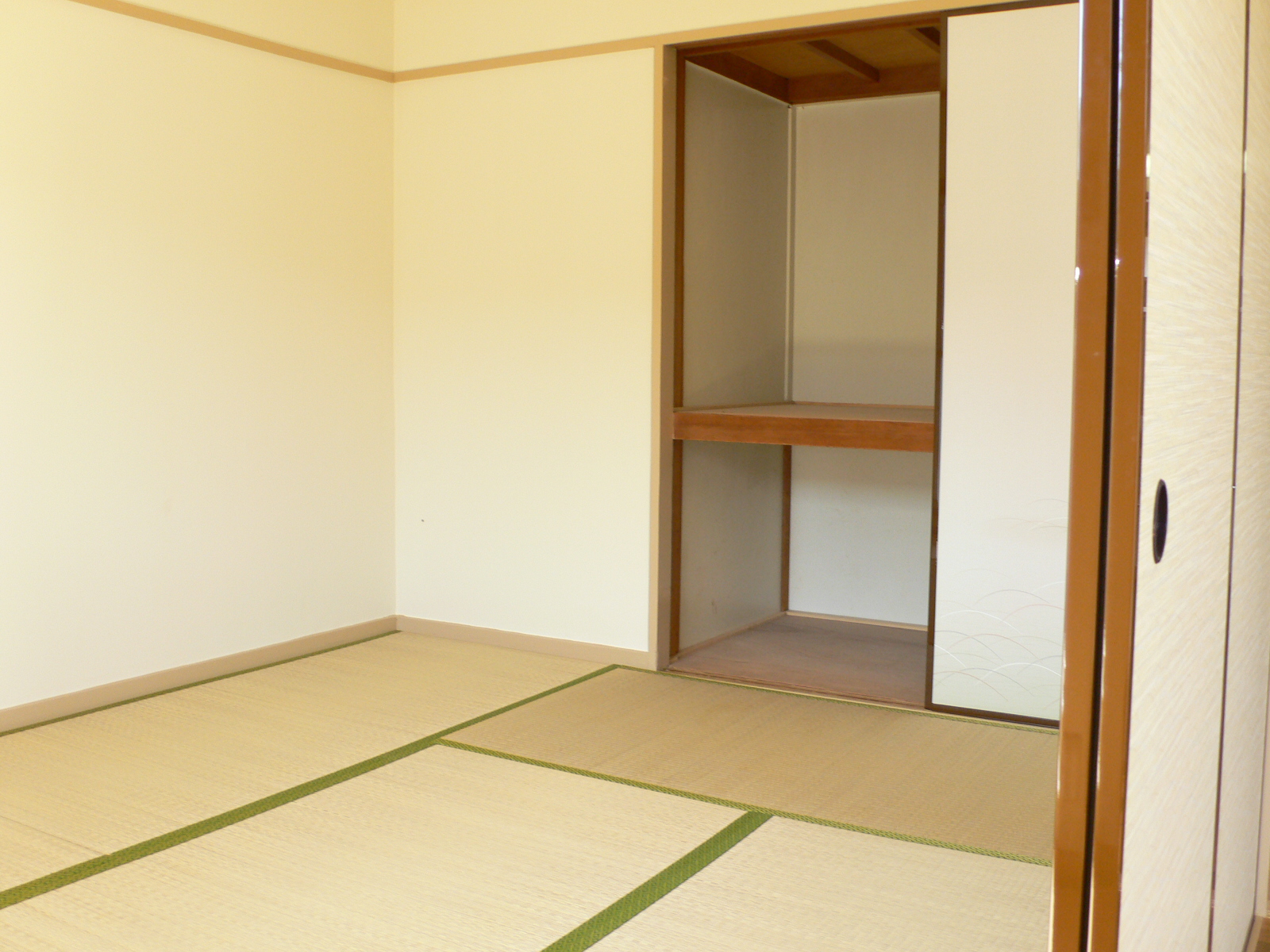 Living and room. Japanese-style room 6.0 tatami Photo is the same type ・ It is another dwelling unit.