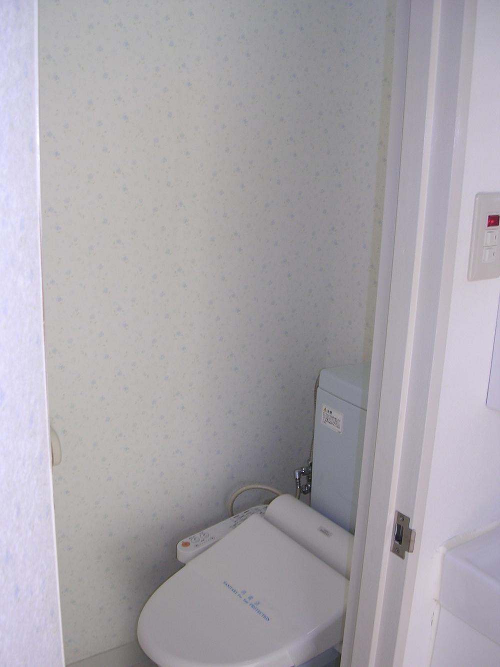 Toilet. Indoor (11 May 2013) Shooting