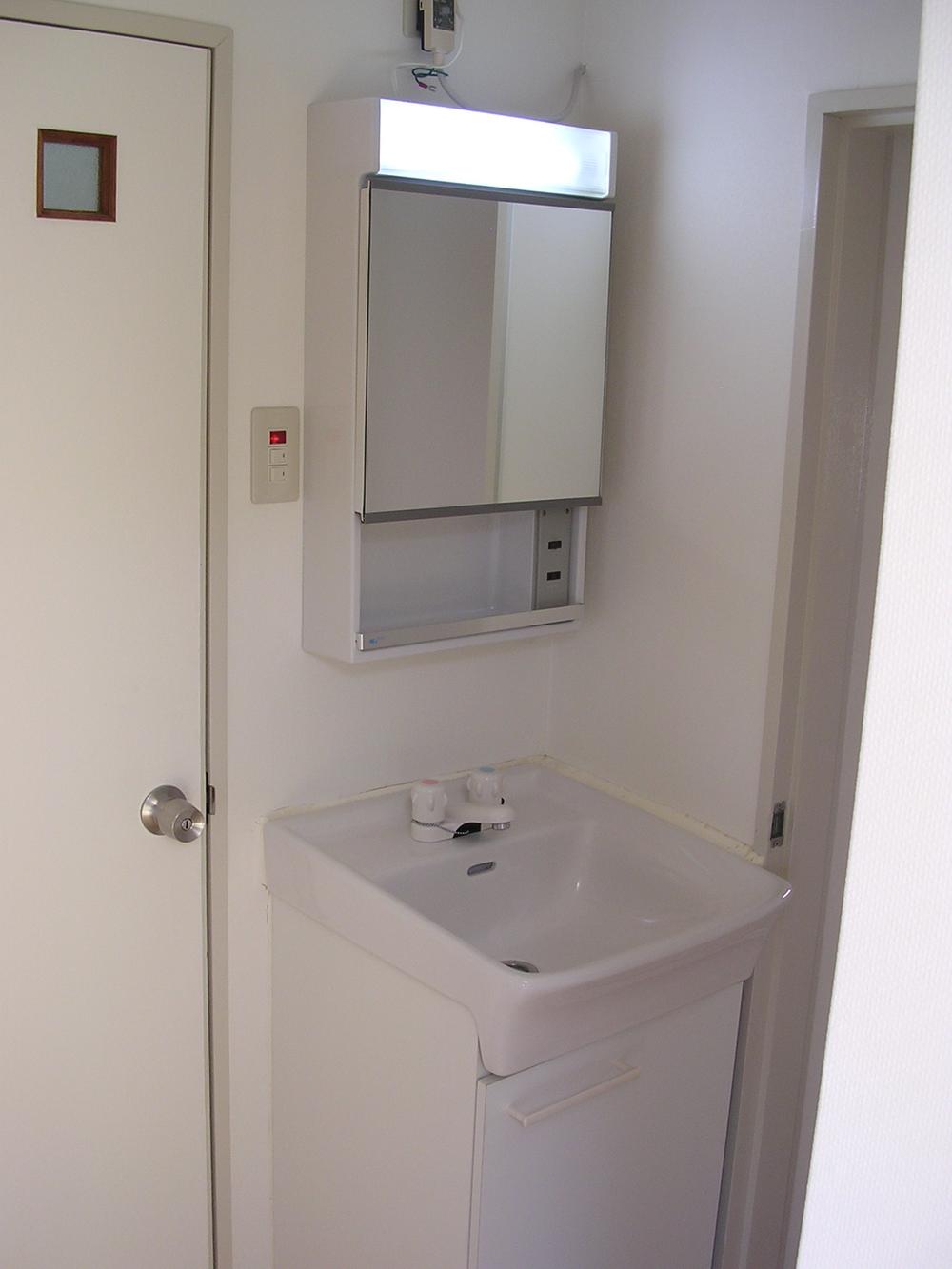 Wash basin, toilet. Indoor (11 May 2013) Shooting