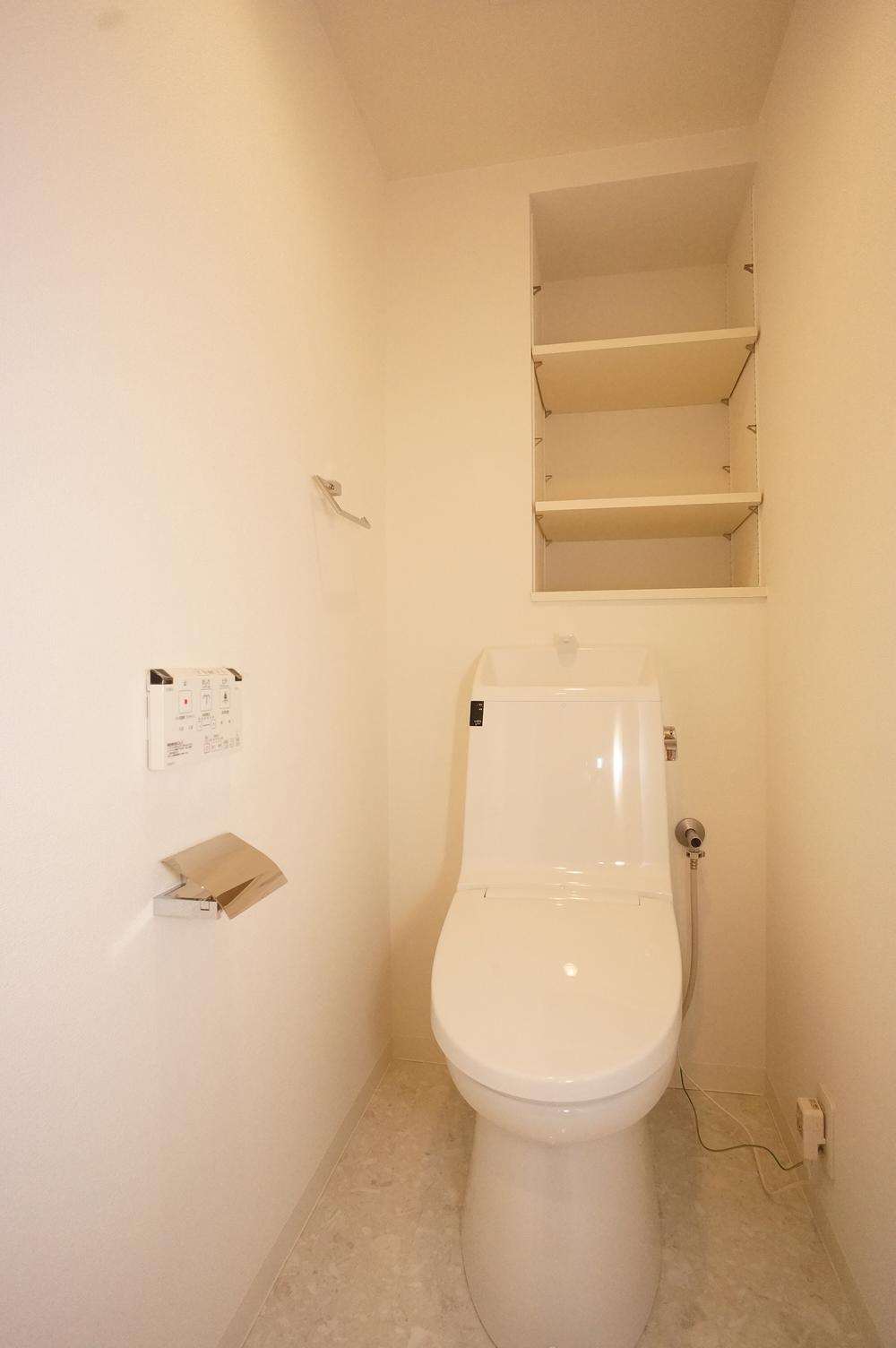 Toilet. Shower toilet specification! There is also a storage shelf!