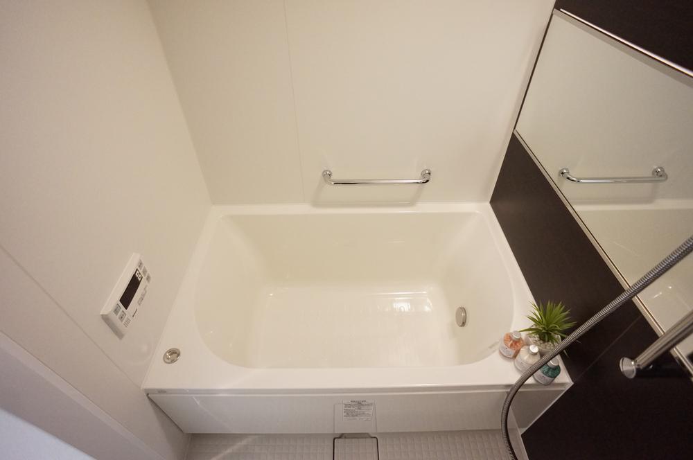 Same specifications photo (bathroom). Tub is also a new! Wide mirror will show a wide bathroom! Fluctuations with shower function!