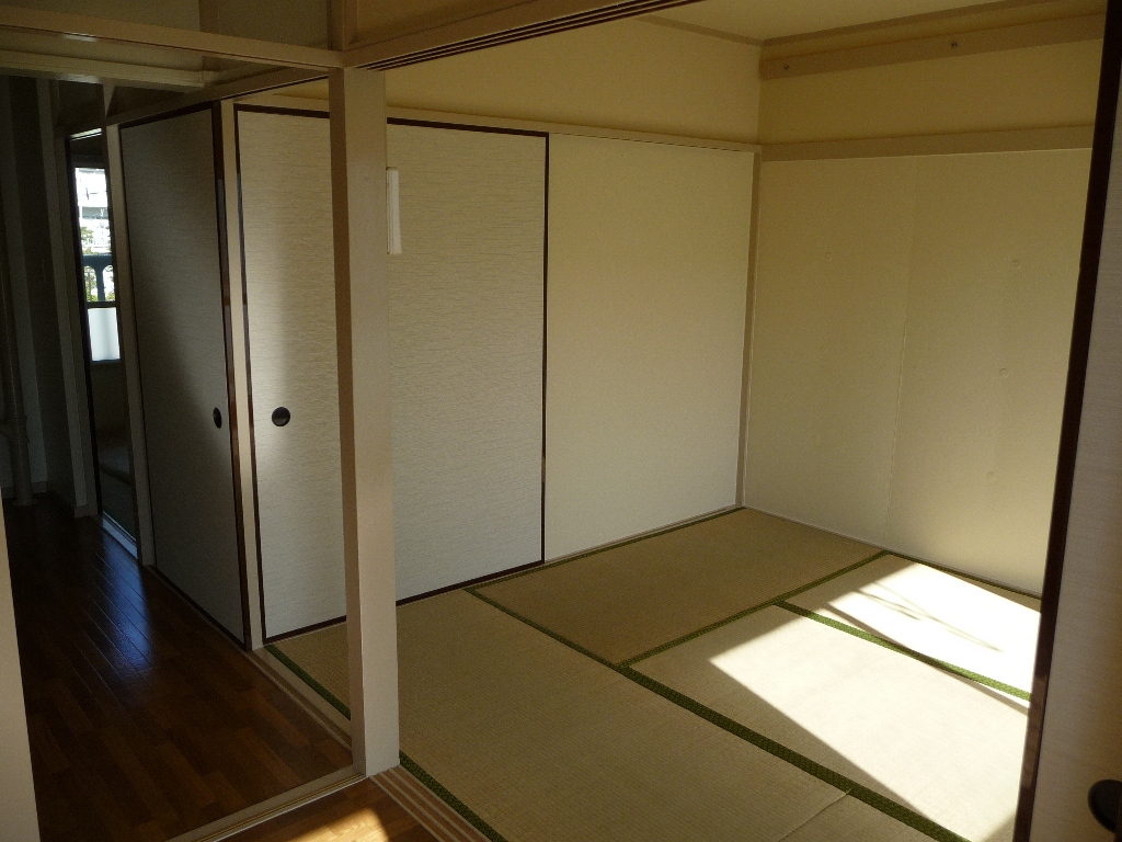 Living and room. Japanese-style room 6.0 tatami Photo is the same type ・ It is another dwelling unit. 