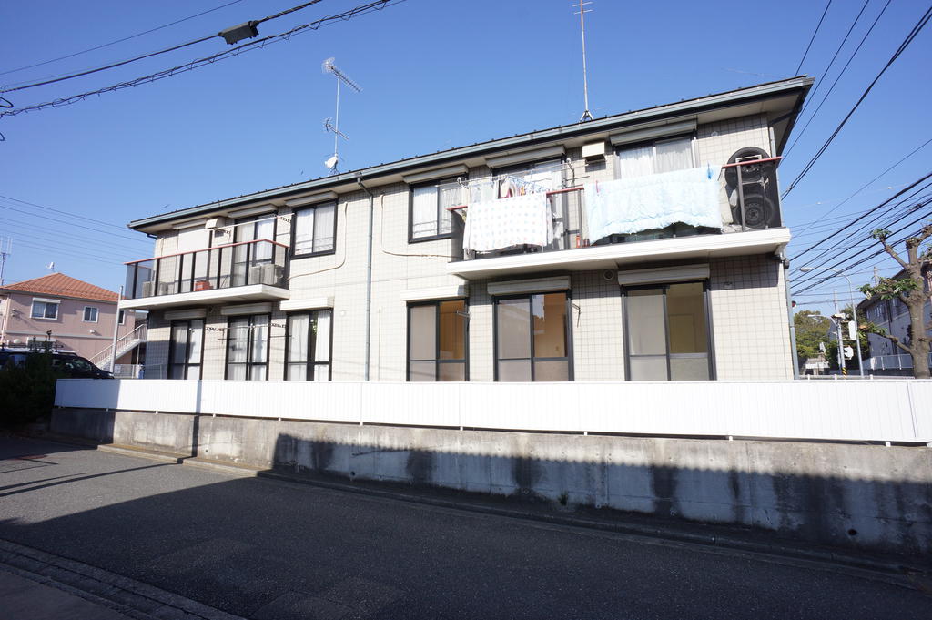 Building appearance. Southeast corner lot ・ For sunny south of the road!