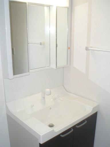 Wash basin, toilet