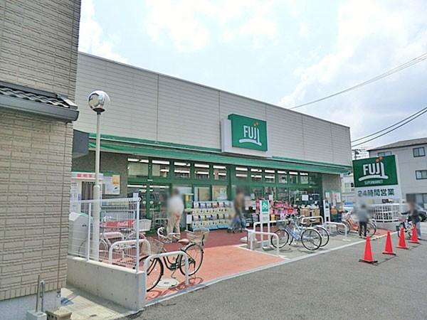 Supermarket. 880m until FUJI Tenjinbashi shop