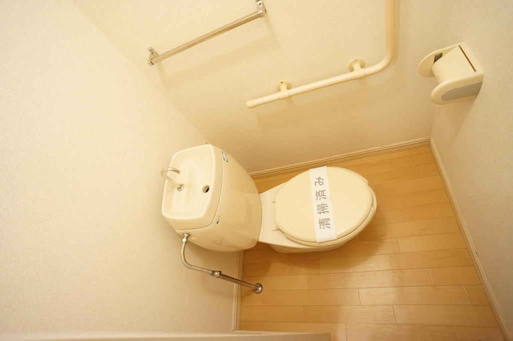 Toilet. handrail ・ There is a shelf at the top!