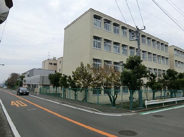 Primary school. 750m to Yokohama Municipal Kamigo Elementary School