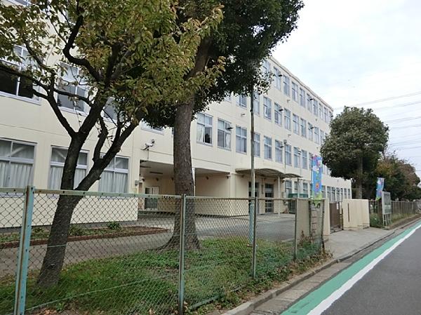 Junior high school. 750m to Yokohama Municipal Kamigo junior high school
