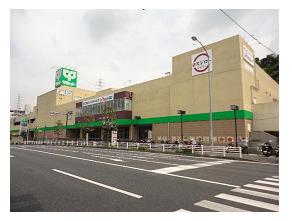 Supermarket. 657m until the Summit store Shimokurata shop