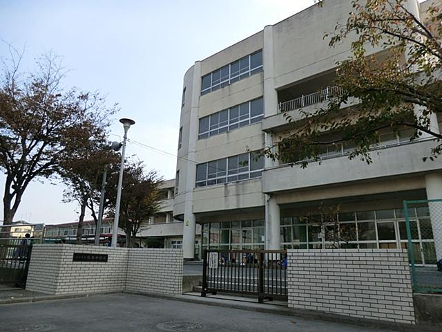 Junior high school. 650m to Yokohama Municipal Iijima Junior High School