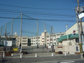 Primary school. Nishihongo up to elementary school (elementary school) 240m