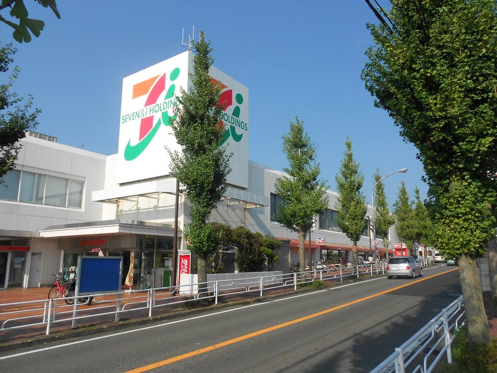 Supermarket. Ito-Yokado to 80m